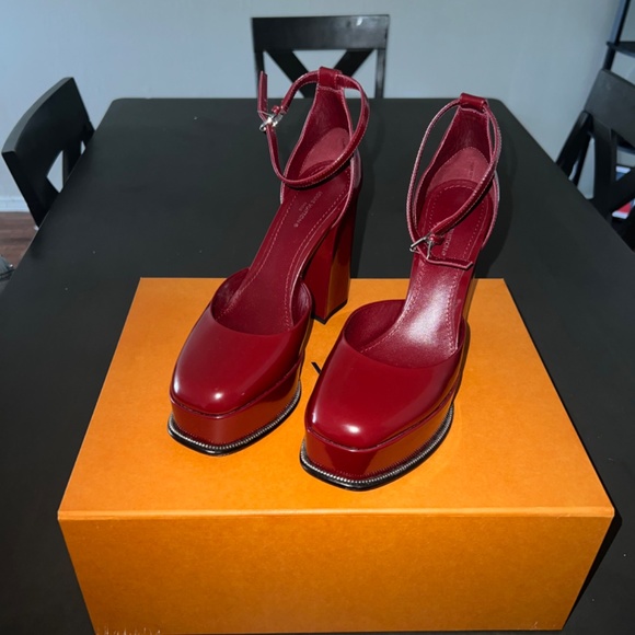 Louis Vuitton Pump - Picture 6 of 6